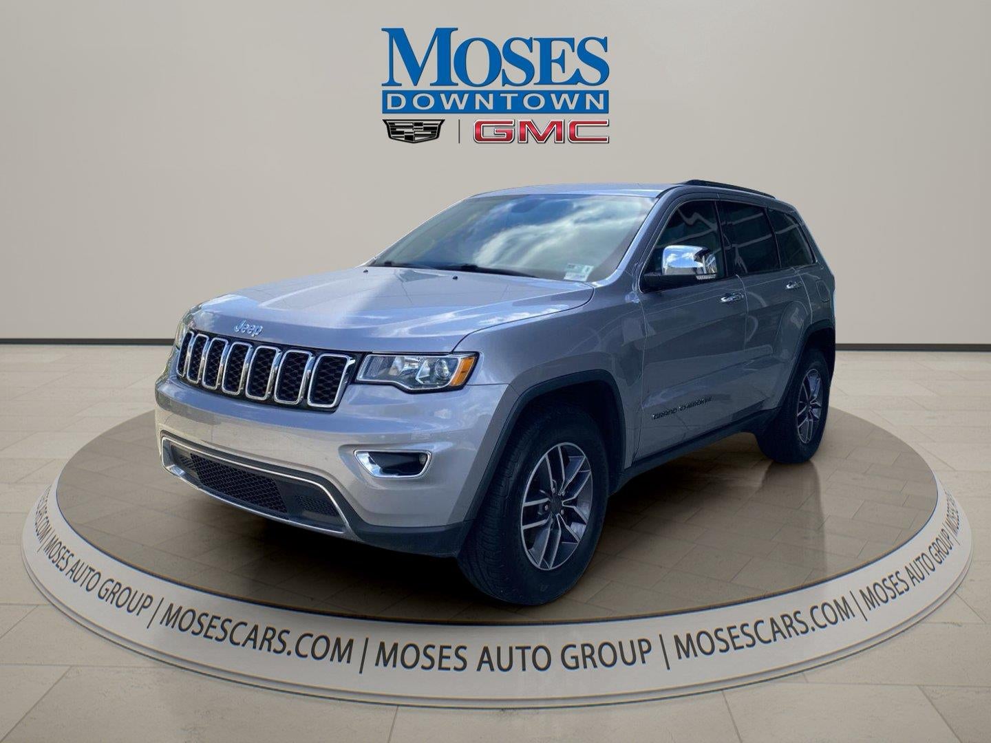 2019 Jeep Grand Cherokee Limited 4x4 in Silver — front three-quarter view