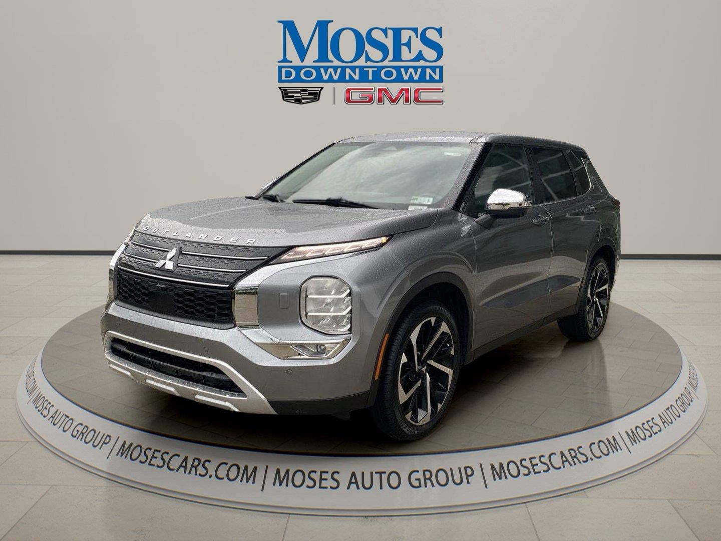 2023 Mitsubishi Outlander SE 2.5 S-AWC in Silver — front three-quarter view